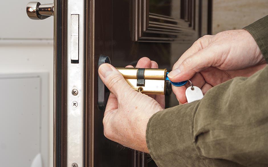 serrurier porte claquée Maisse
